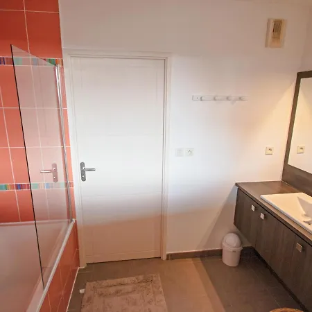 4 Personnes, Grande Terrasse, Parking Prive, Wifi *